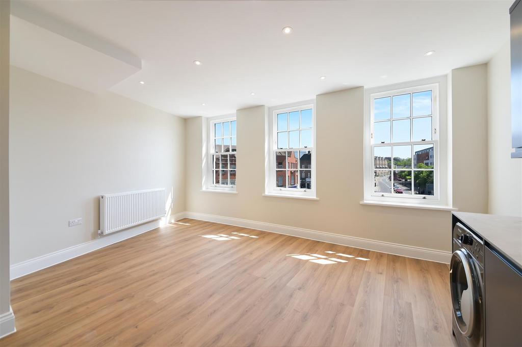 HIGH STREET,12 A, FLAT 3 -  (2).jpg