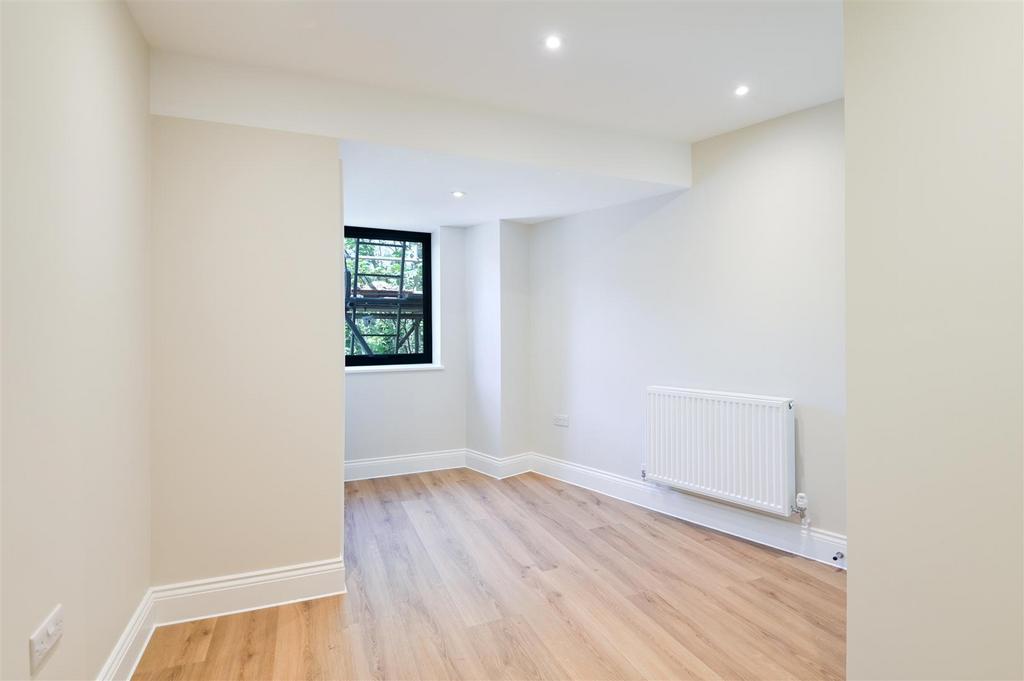 HIGH STREET,12 A, FLAT 3 -  (9).jpg