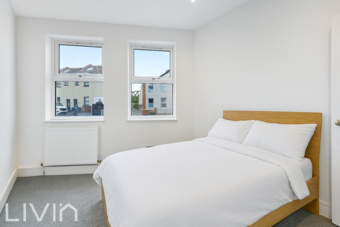 Flat 1, 88 Eardley Road, London, SW16 6BL