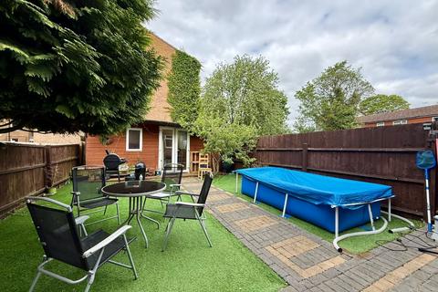 4 bedroom end of terrace house for sale, Broomhill Crescent, Southfields, Northampton, NN3 5BH