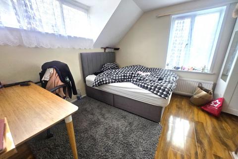 3 bedroom semi-detached house to rent, Sweetcroft Lane, Uxbridge, Greater London, UB10