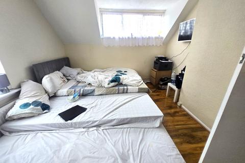 3 bedroom semi-detached house to rent, Sweetcroft Lane, Uxbridge, Greater London, UB10