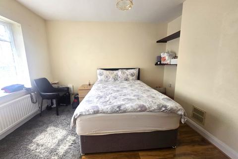 3 bedroom detached house to rent, Sweetcroft Lane, Uxbridge, Greater London, UB10