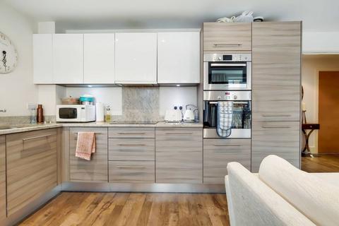 2 bedroom flat to rent, Madeleine Court, HA7, Stanmore, HA7