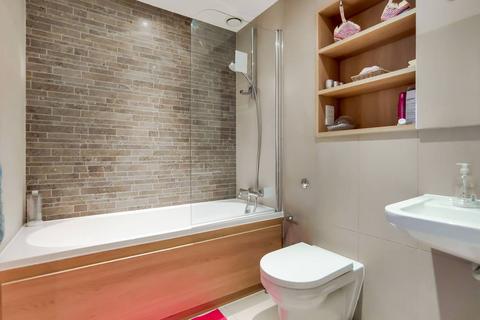 2 bedroom flat to rent, Madeleine Court, HA7, Stanmore, HA7