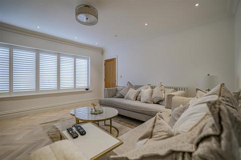 4 bedroom detached house for sale, Weston Road, Aston Clinton HP22