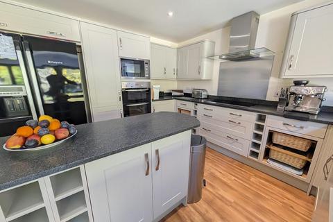 9 Florence Park, Almondsbury, Bristol, BS32 4HE