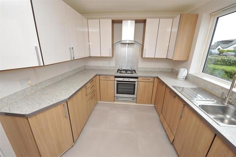 2 bedroom semi-detached bungalow for sale, Foxhill Avenue, Queensbury, Bradford