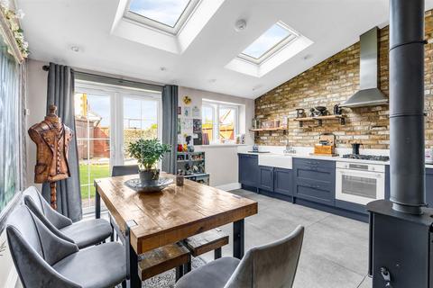 31 Badgers Close, Hertford, SG13 7UU