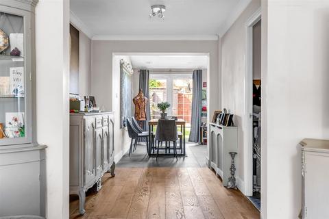 31 Badgers Close, Hertford, SG13 7UU