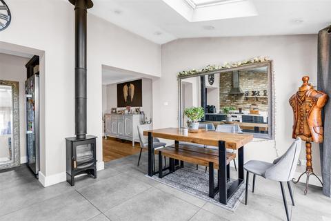 31 Badgers Close, Hertford, SG13 7UU