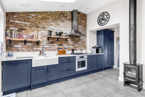 31 Badgers Close, Hertford, SG13 7UU