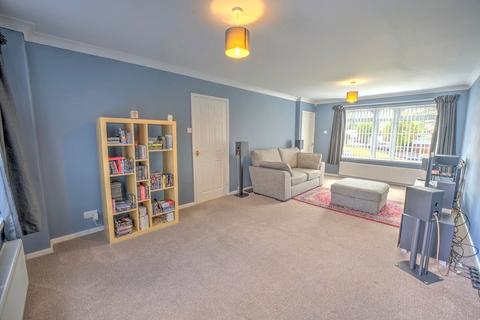 11 Alnwick Close, Whickham, Newcastle Upon Tyne, NE16 5ZD