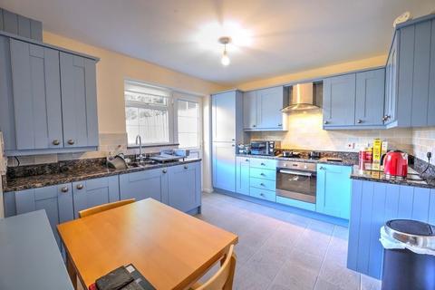 11 Alnwick Close, Whickham, Newcastle Upon Tyne, NE16 5ZD