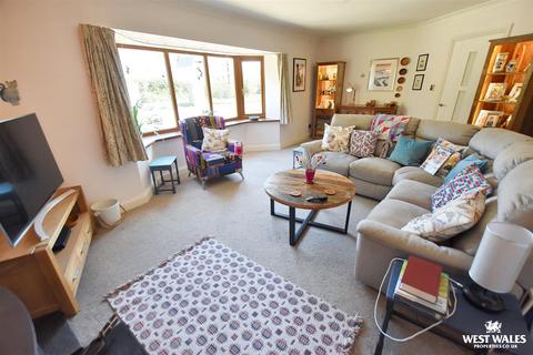 5 bedroom detached bungalow for sale, Jeffreyston, Kilgetty