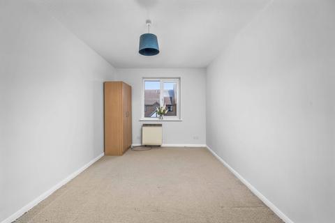 25 Stirling Close, London, SW16 5HH