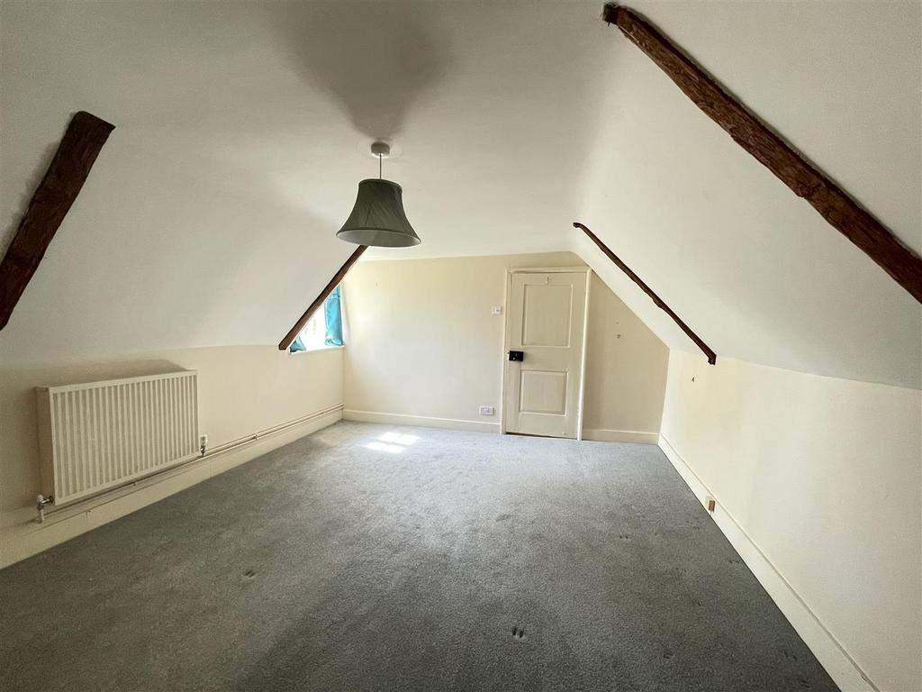 Bed 4 Attic (1).JPG
