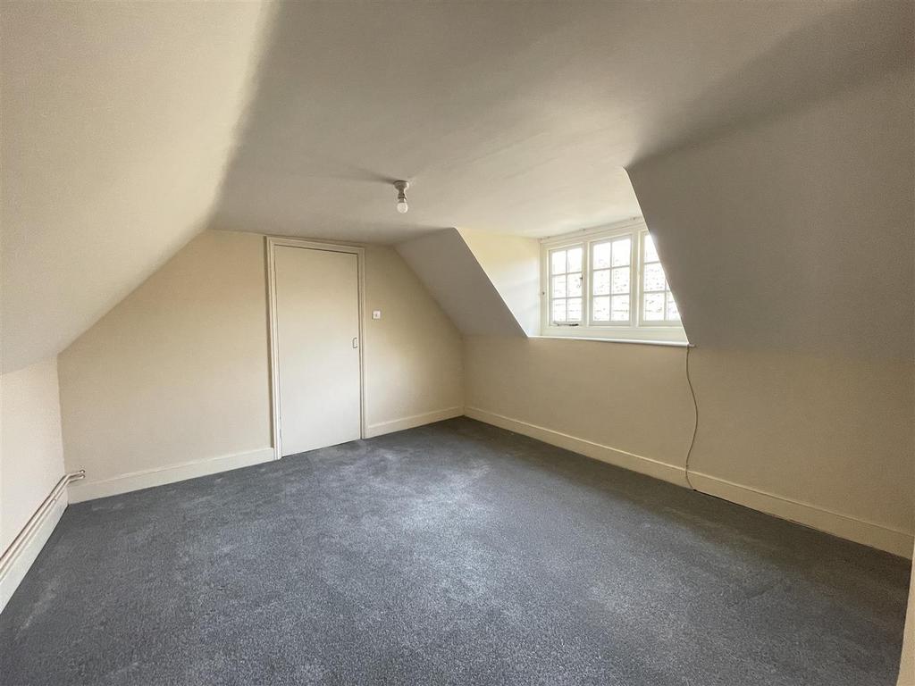 Bed 5 Attic (1).JPG