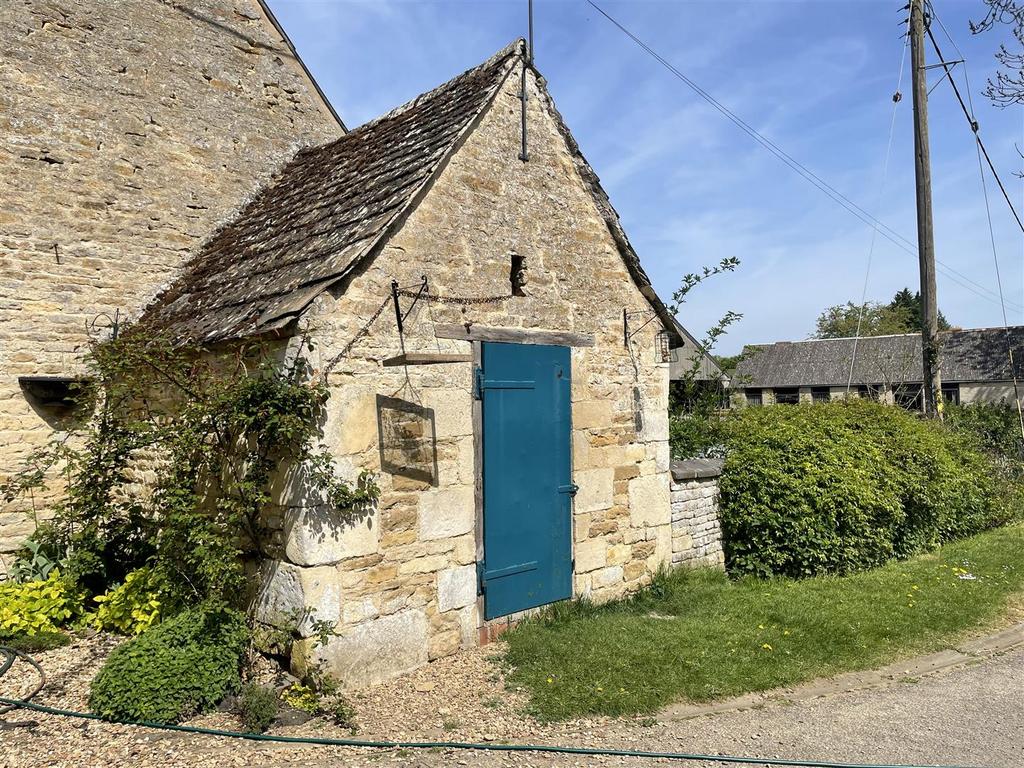 Outbuildings (4).JPG
