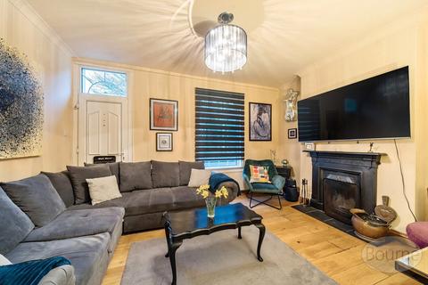 2 bedroom end of terrace house for sale, East Street, Farnham, Surrey, GU9