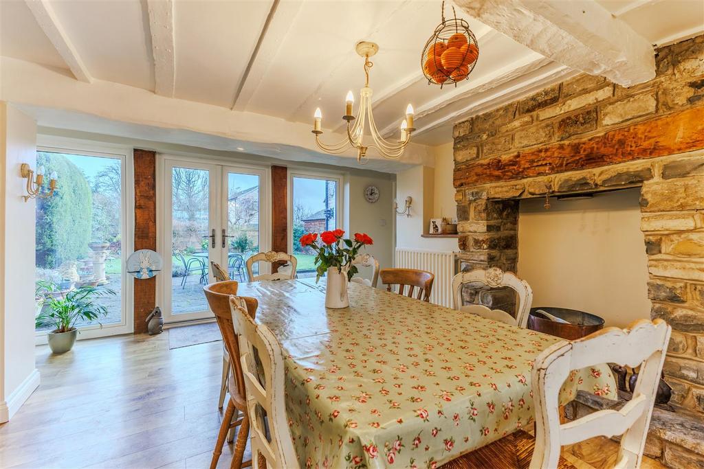 Dining Area.jpg
