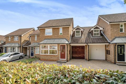 25 Bartholomew Place, Warfield, Bracknell, RG42 3DQ