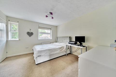 25 Bartholomew Place, Warfield, Bracknell, RG42 3DQ