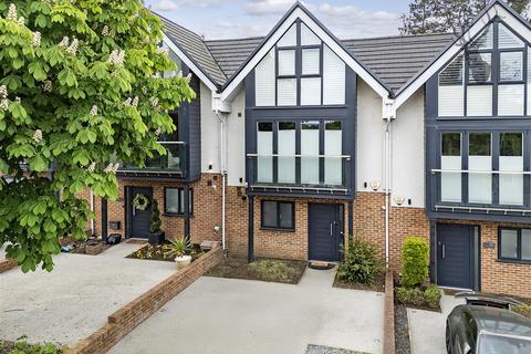 undefined, Hainault Road, Chigwell IG7