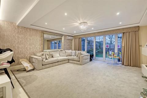 undefined, Hainault Road, Chigwell IG7