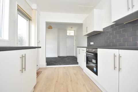 2 bedroom terraced house to rent, Sutherland Road, Hampshire PO4