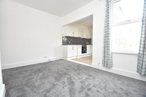 2 bedroom terraced house to rent, Sutherland Road, Hampshire PO4