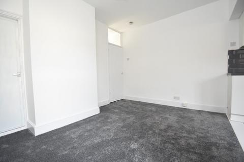 2 bedroom terraced house to rent, Sutherland Road, Hampshire PO4