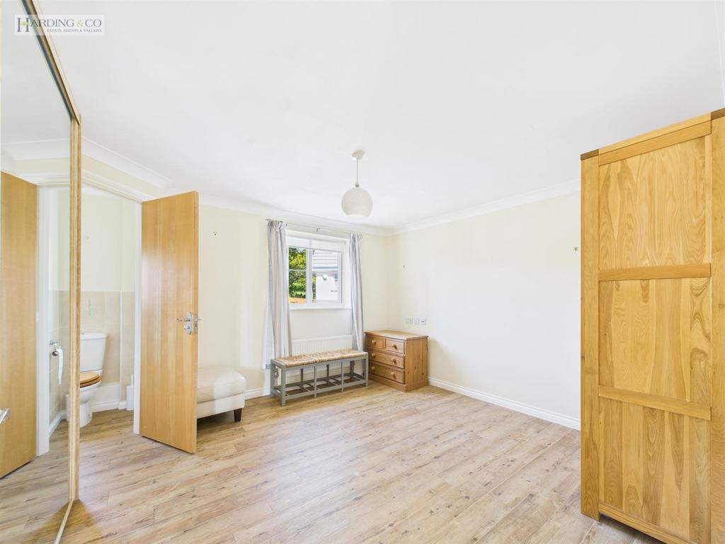 Bedroom 1.jpg