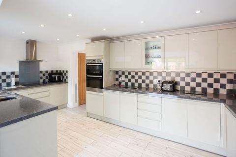 6 Southview Close, Rayleigh, SS6 7LX