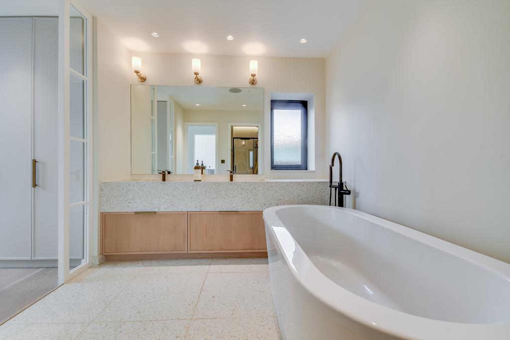En-Suite 1