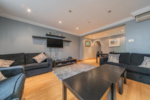 3 bedroom flat for sale, Hyde Park Place, London, W2