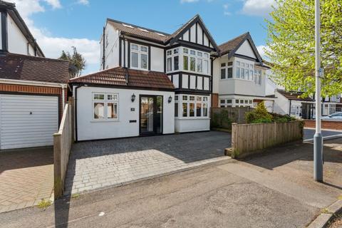 28 Abbotsbury Gardens, Pinner, HA5 1SZ