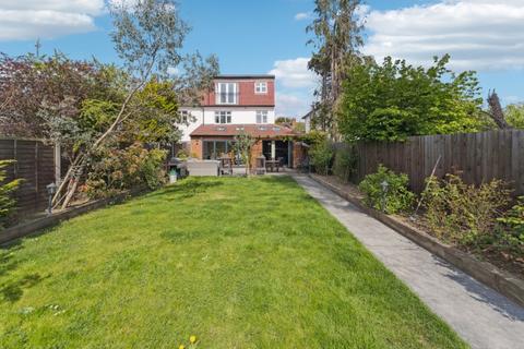 28 Abbotsbury Gardens, Pinner, HA5 1SZ