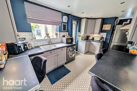 2 Coronation Road, Corby Glen, Grantham, NG33 4LZ