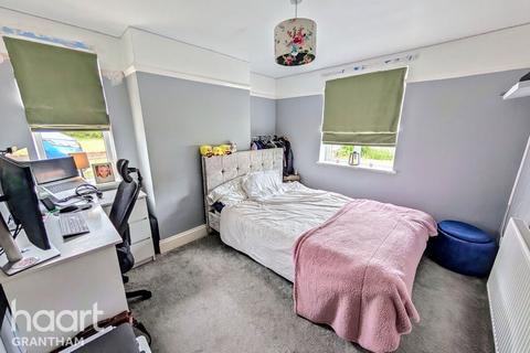 2 Coronation Road, Corby Glen, Grantham, NG33 4LZ