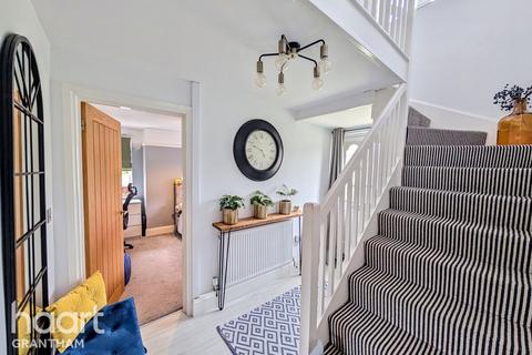 2 Coronation Road, Corby Glen, Grantham, NG33 4LZ
