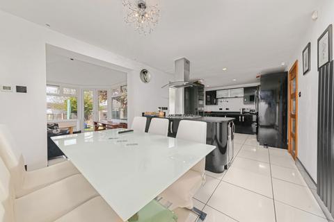 4 bedroom detached house for sale, Sandringham Way, Market Harborough LE16