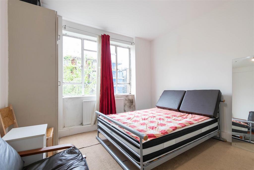 Bedroom 1.jpg