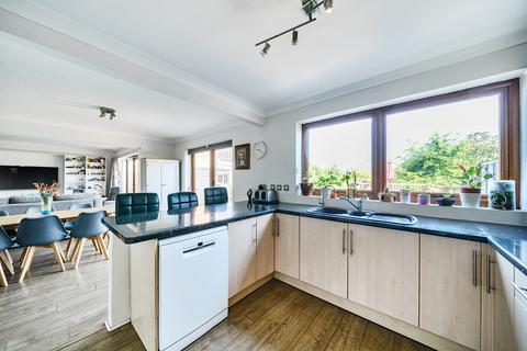 4 Beacon Hill, Woking, GU21 7QR