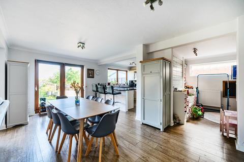4 Beacon Hill, Woking, GU21 7QR