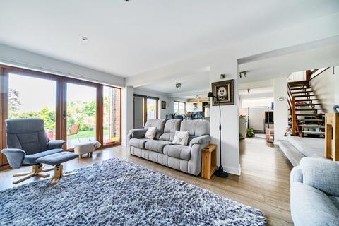 4 Beacon Hill, Woking, GU21 7QR