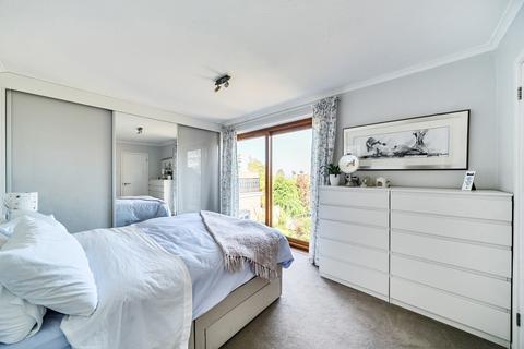 4 Beacon Hill, Woking, GU21 7QR