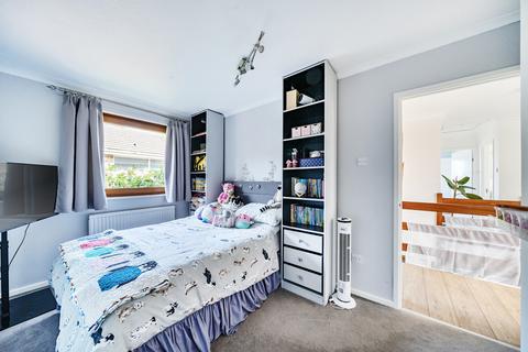 4 Beacon Hill, Woking, GU21 7QR