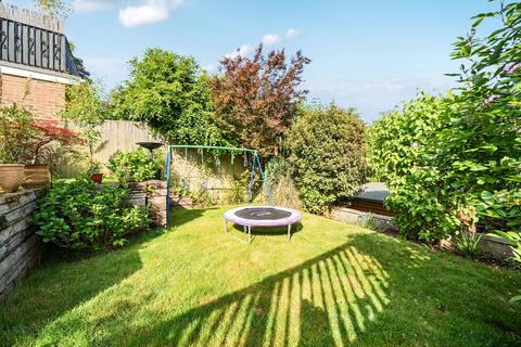 4 Beacon Hill, Woking, GU21 7QR