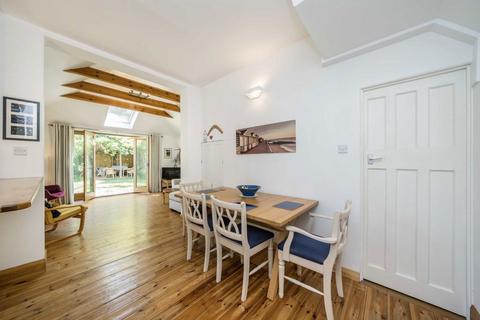 undefined, Riverside Close, Kingston Upon Thames KT1